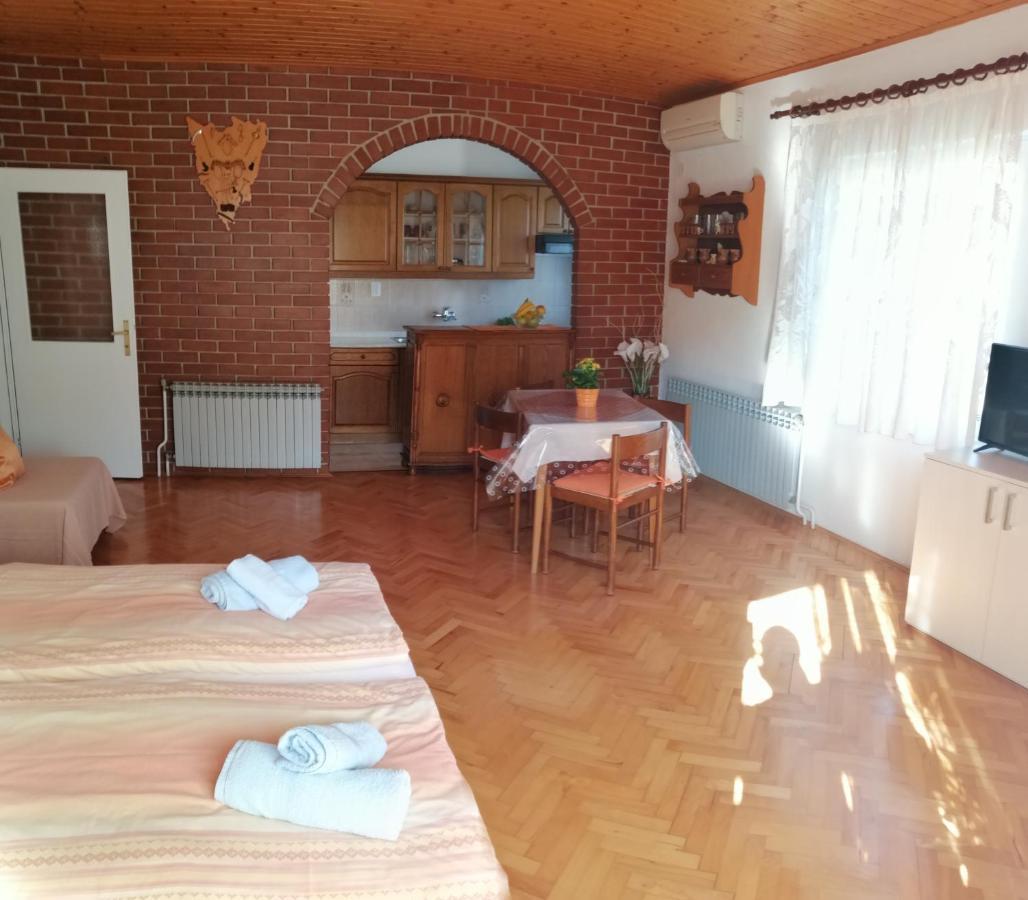 Apartmani Darko โรวีน ภายนอก รูปภาพ