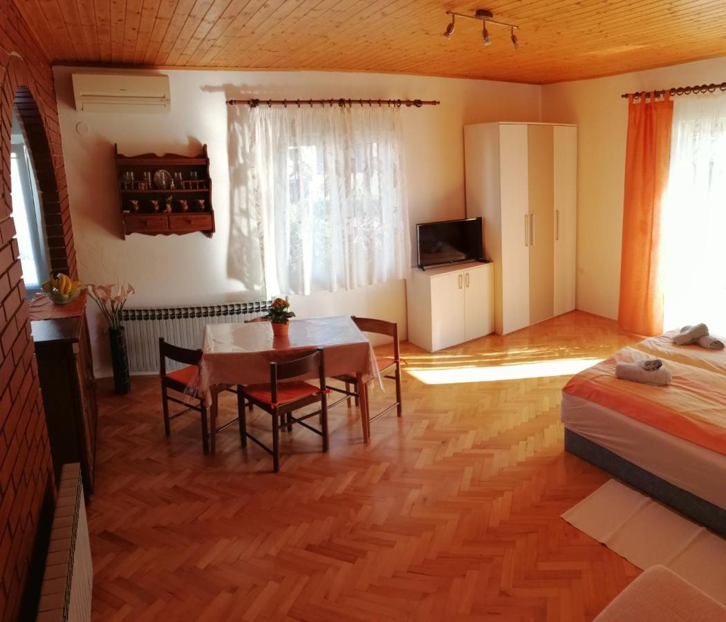 Apartmani Darko โรวีน ภายนอก รูปภาพ
